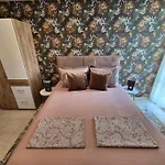 The White House 3*