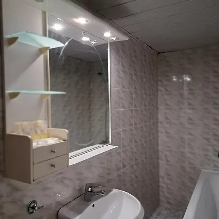 The White House 3*