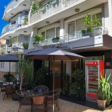 招待所 The White House 4*