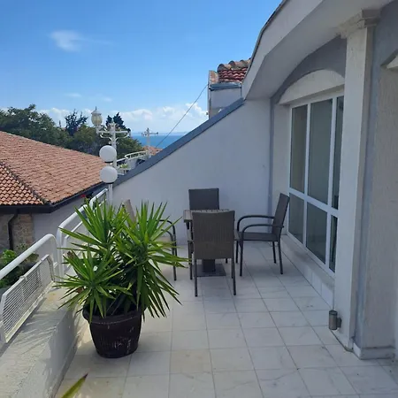 招待所 The White House