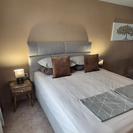 The White House 招待所 4*