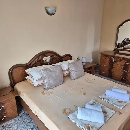 The White House 招待所 4*