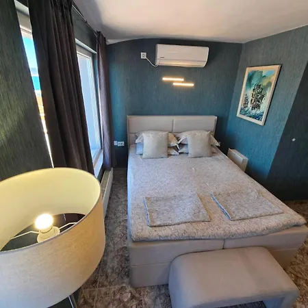 The White House 3*