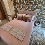 The White House 3*