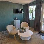 The White House 3*