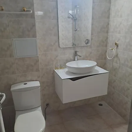 The White House 3*