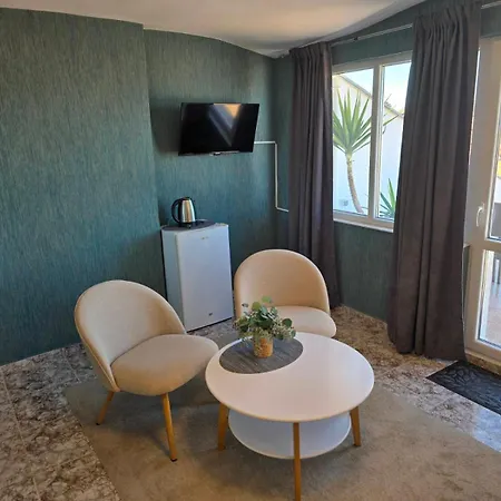 The White House 3*