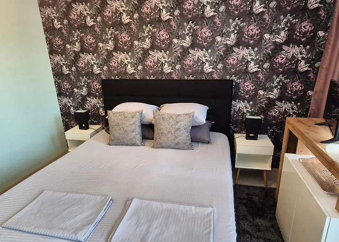 The White House Neszebar